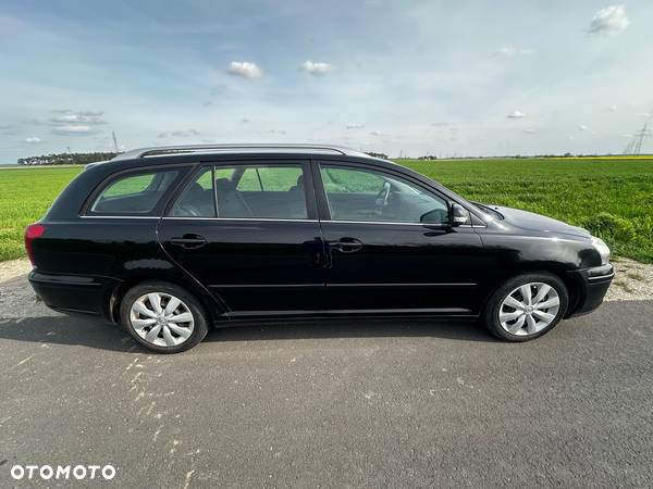 Toyota Avensis - 10