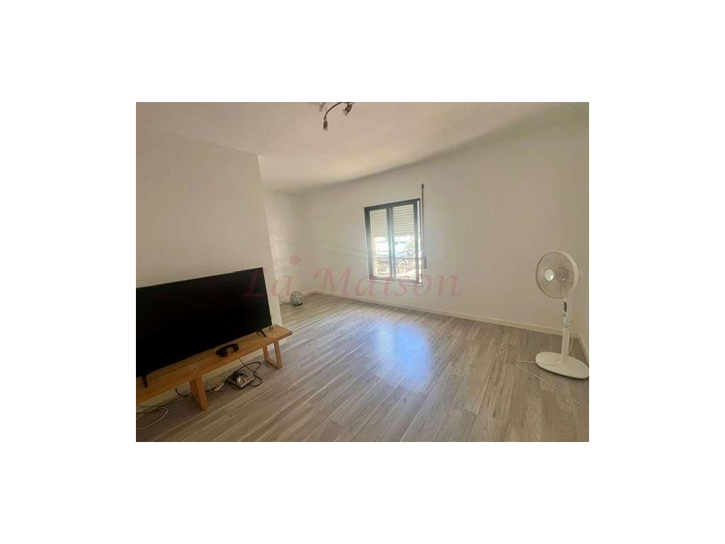 Mágnifco apartamento T2 na Moita-8