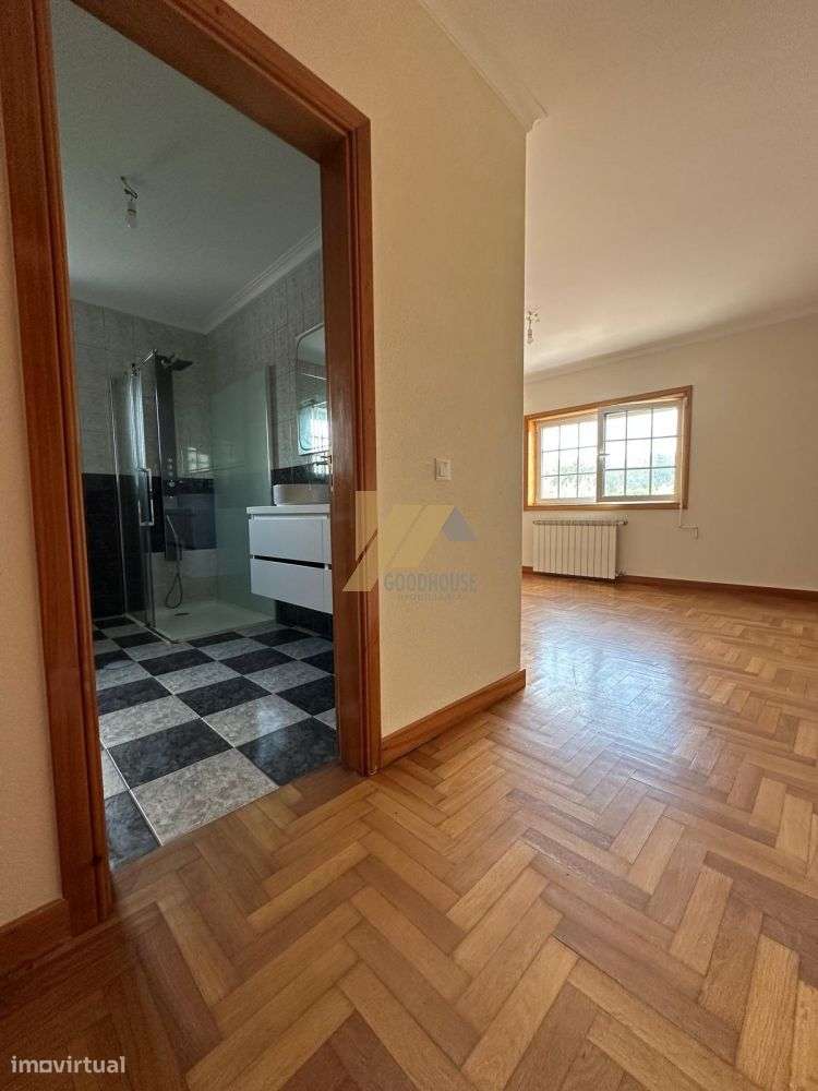 Moradia T3+1 com possibilidade de piscina-11
