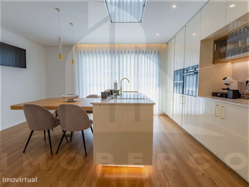 Moradia T3 de Luxo em Creixomil - Como Nova-23
