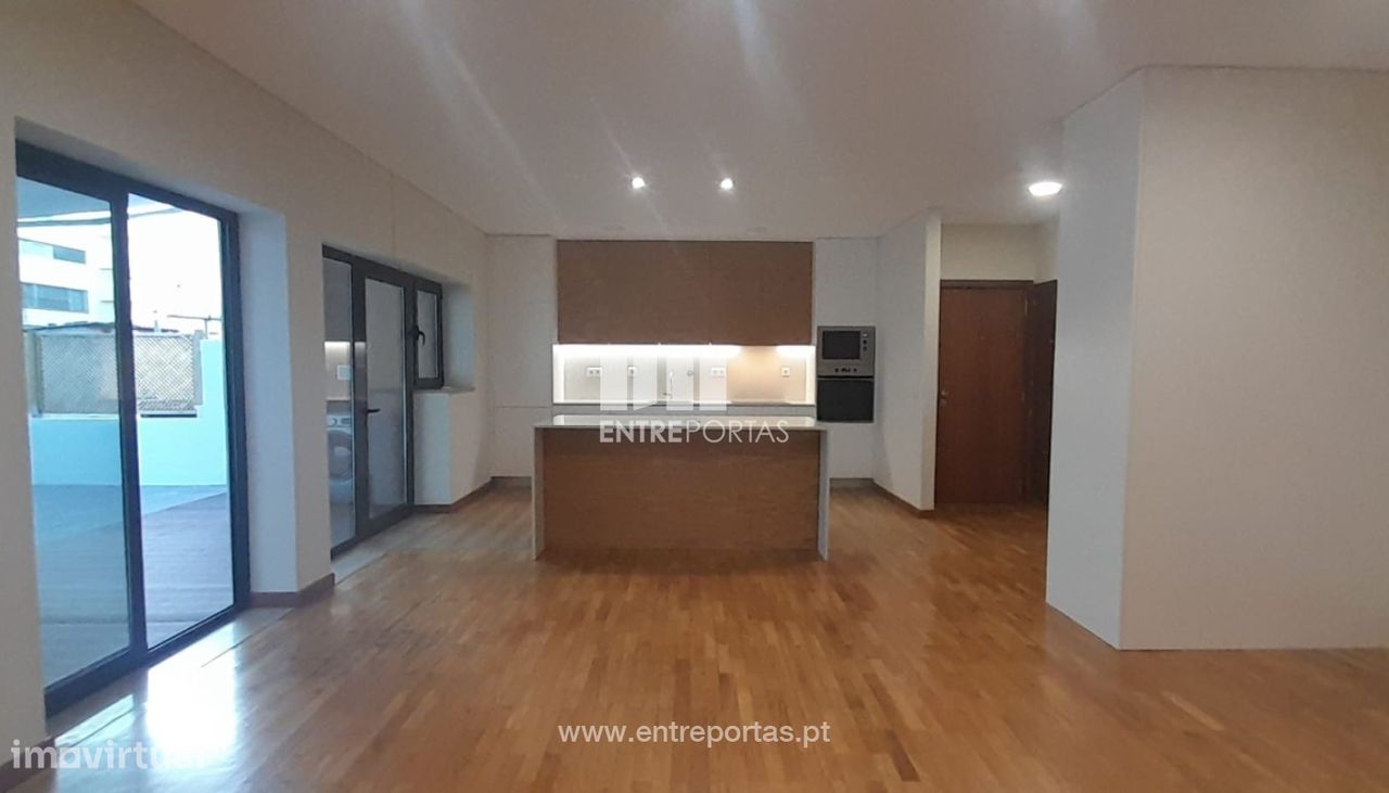 Venda de Apartamento T3 com terraço, Centro da Cidade, Viana do Caste