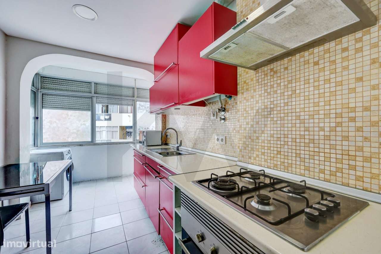 Apartamento T3 Monte da Caparica Rua General Humerto Delgado-35