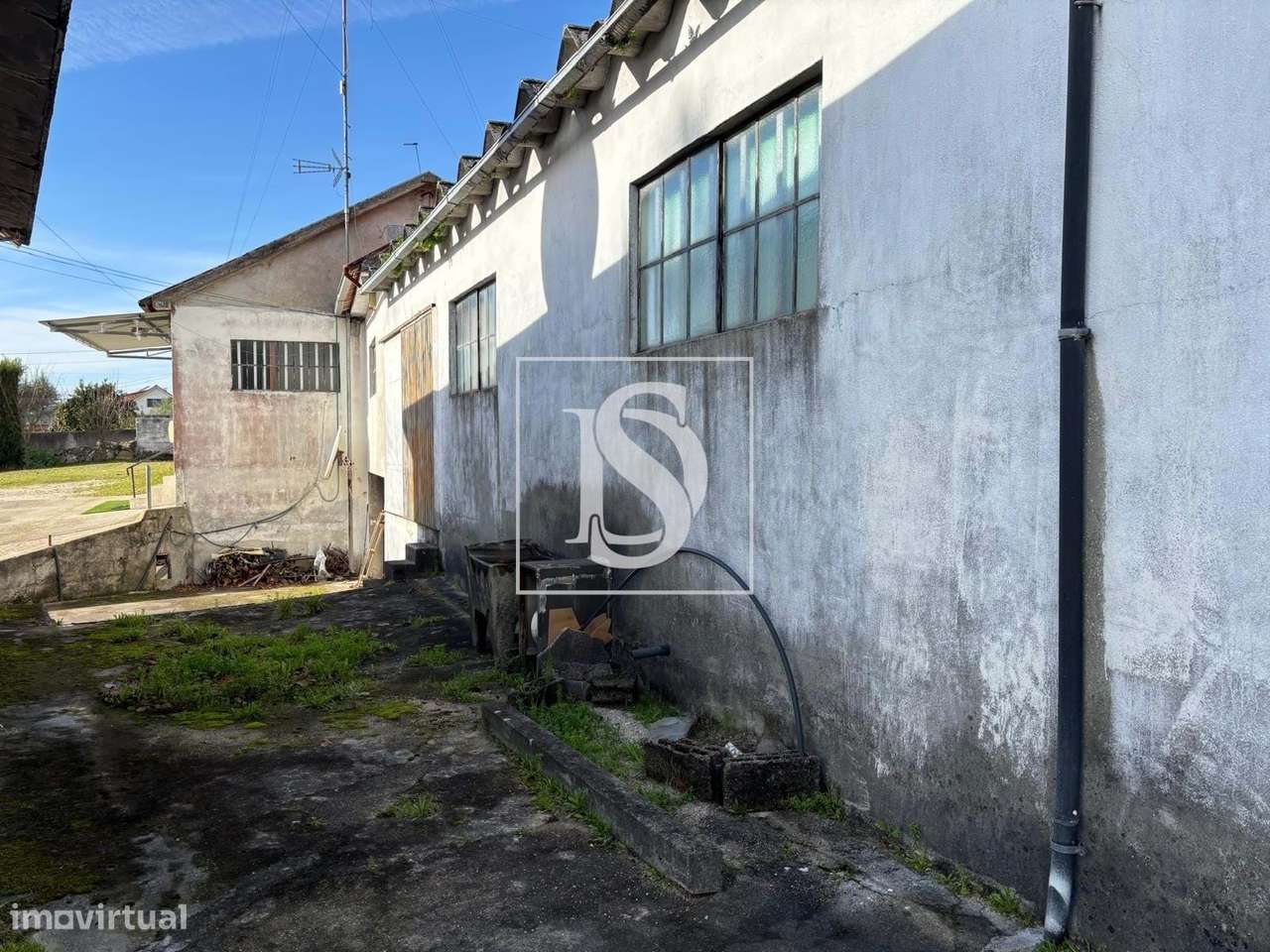 Oportunidade Única – Espaço Multifuncional com Armazém, Habitação e In-5