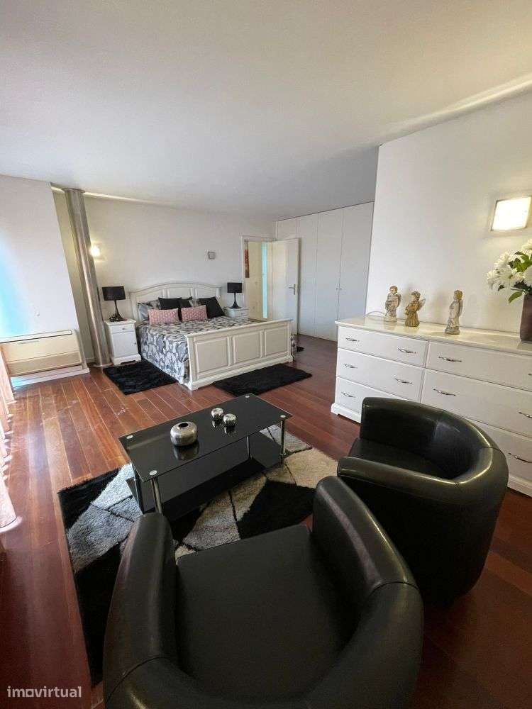 Apartamento T4 Duplex c/ garagem fechada p/ 2 carros.-17