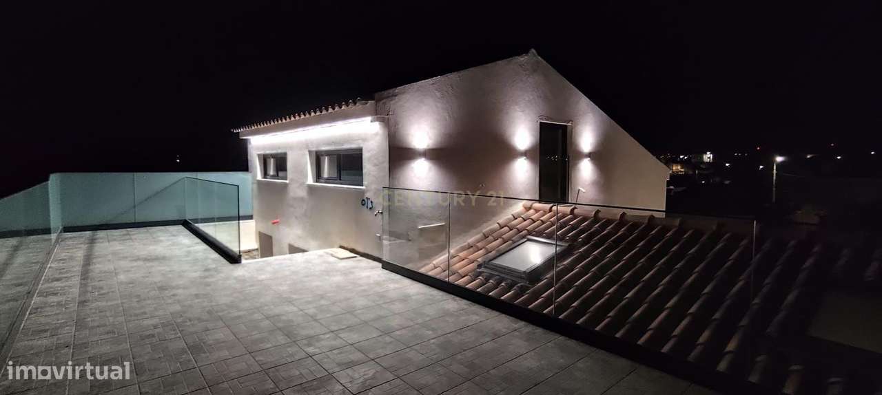 Moradia T3 de Charme Totalmente Renovada | Moledo – Lourinhã-2
