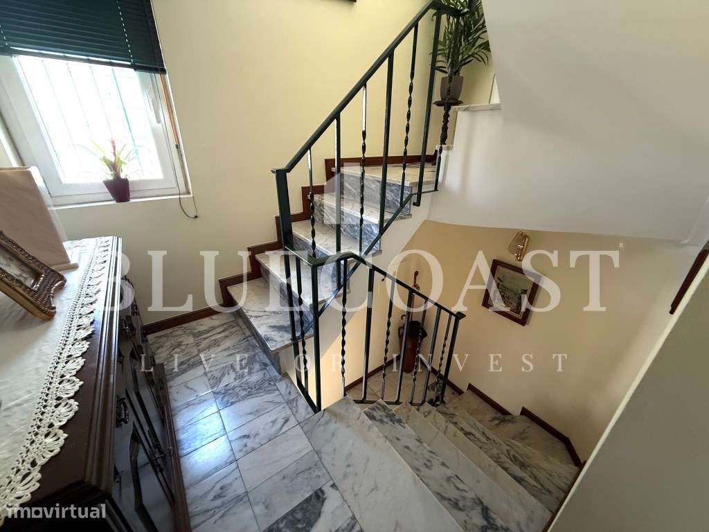 Moradia V4 com 3 Pisos - Espaço e Conforto-22