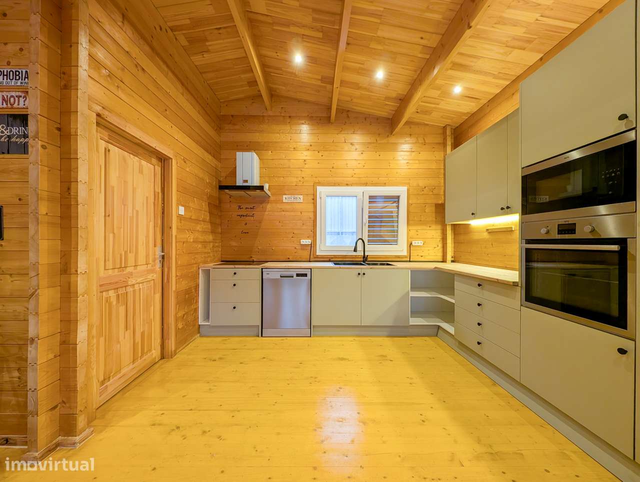 Terreno de 300 m² com moradia T4 em madeira – Charneca de Caparica-18