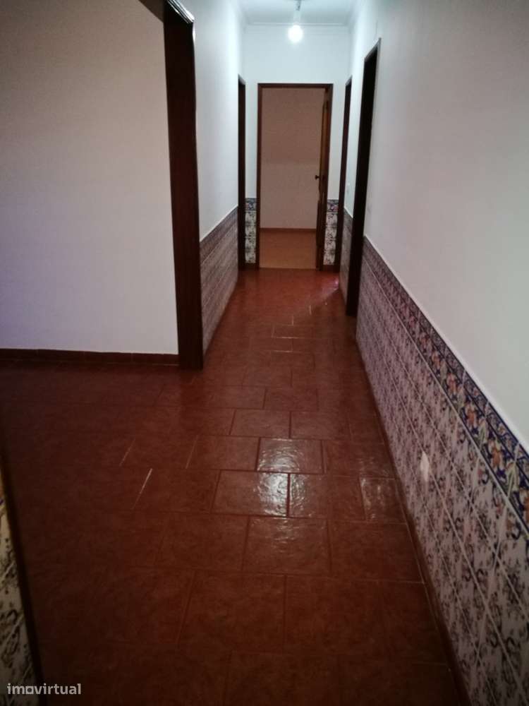 Apartamento T3 em Benavente com Varandas-9