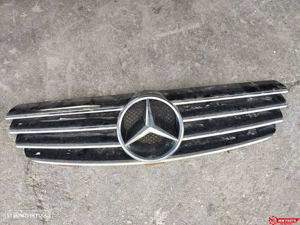 GRELHA FRONTAL DO PARA-CHOQUES MERCEDES-BENZ CLK C209 2004 - 1