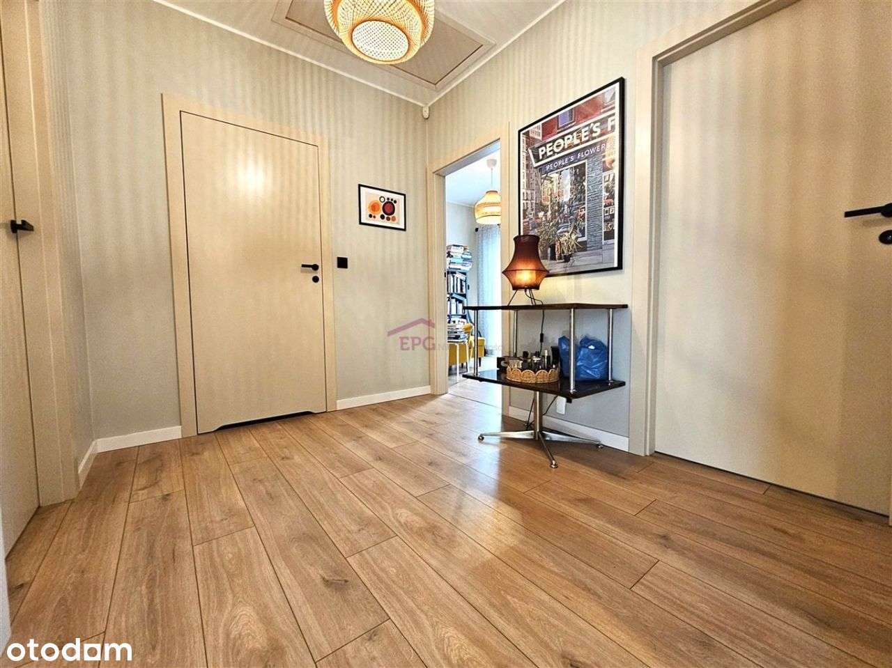 Dom na zamkniętym osiedlu – wyposażenie w cenie!-17