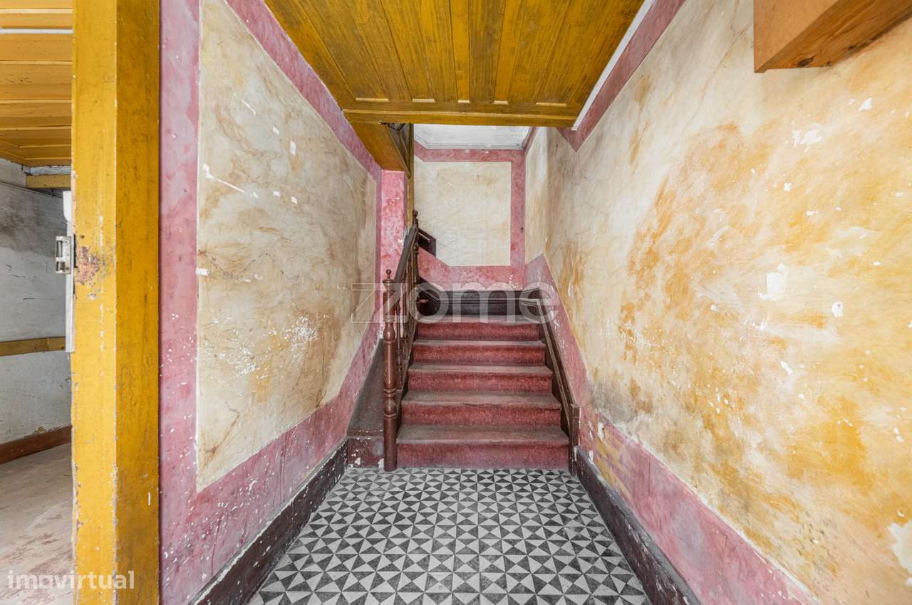 Moradia T4 com jardim e parqueamento no centro de Ovar - Grande imagem: 2/41