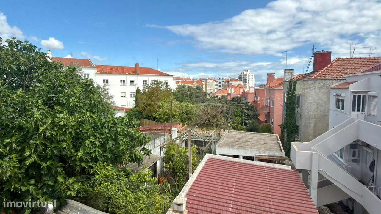 Apartamento T2 para Remodelação, Centro de Almada-17
