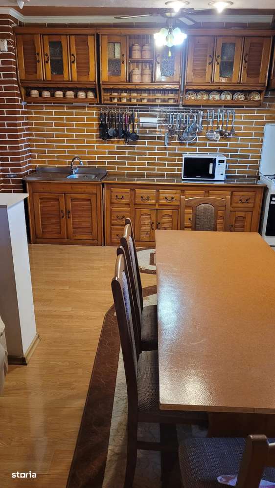 De vanzare 4 camere, 2 bai, balcon in zona Pietonal Stefan cel Mare - Imagine principală: 1/11