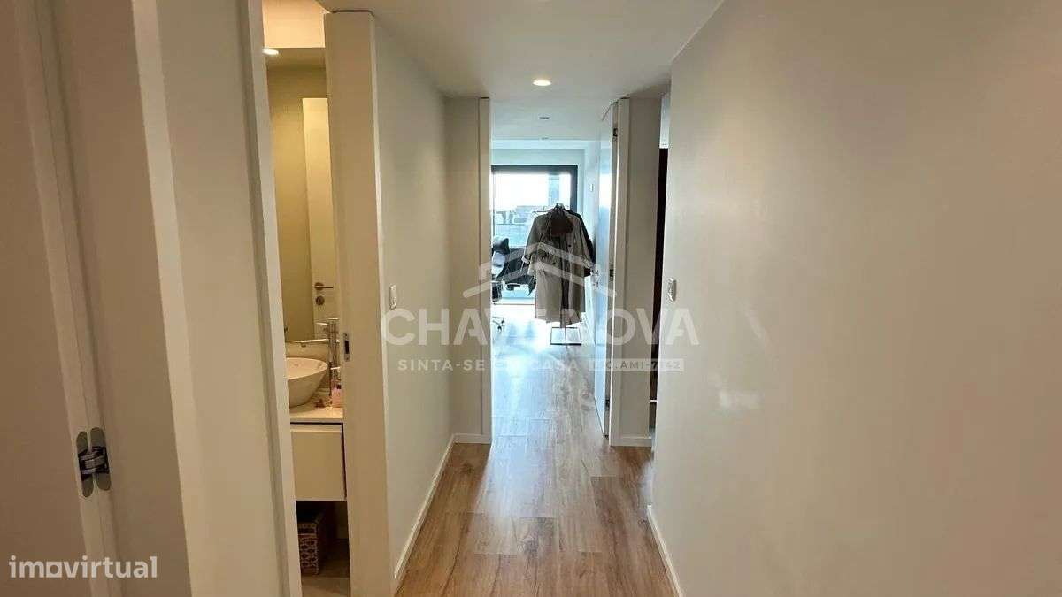 T2 Luxo Último Piso c/ Lugar de Garagem em Canidelo-5