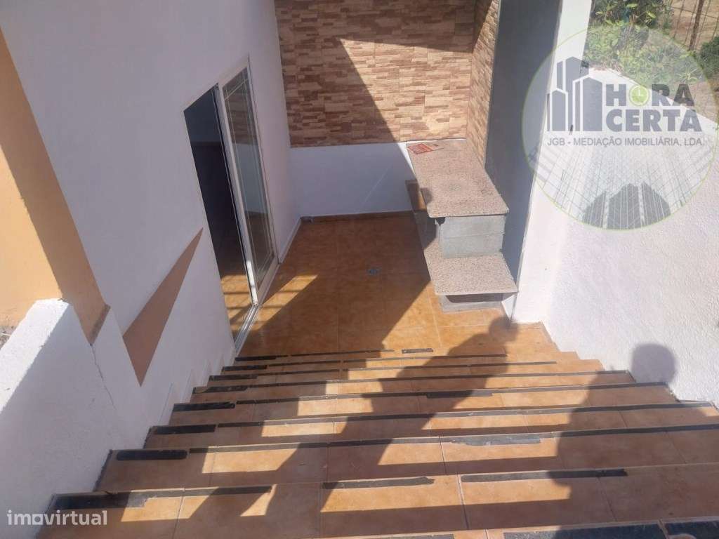Moradia V4 com piscina em Setúbal!-32