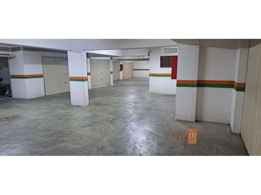 Garagem (BOX) com 22 m2 em Mem Martins - Grande imagem: 1/6