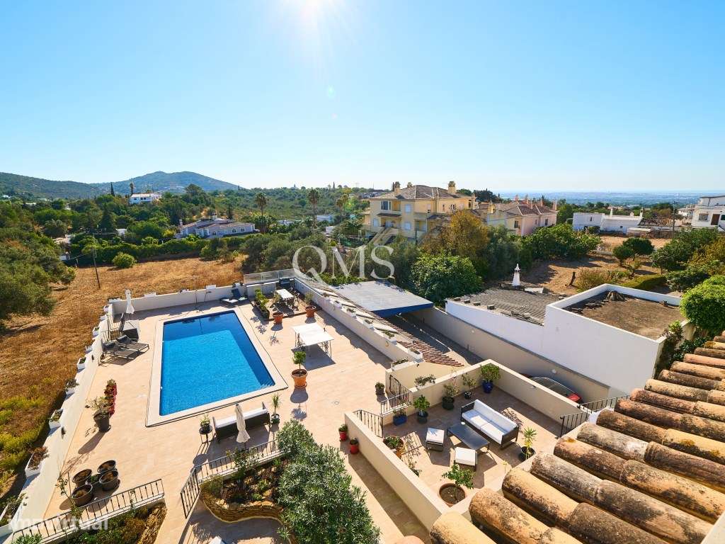 Duplex contemporâneo de três níveis em Santa Bárbara de Nexe, Algarve-29