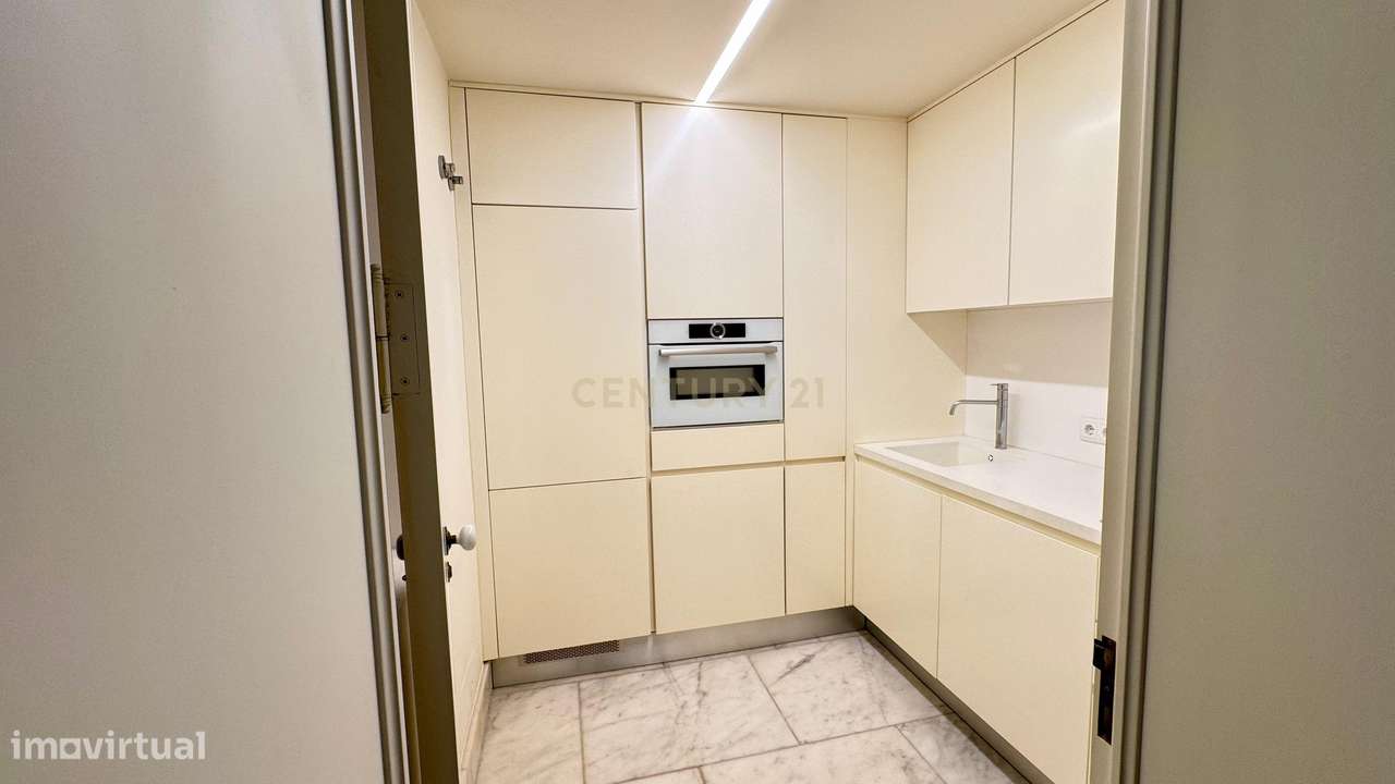 Apartamento com terraço - 83 m2 no prédio reconstruído em 2020 perto d - Grande imagem: 3/19