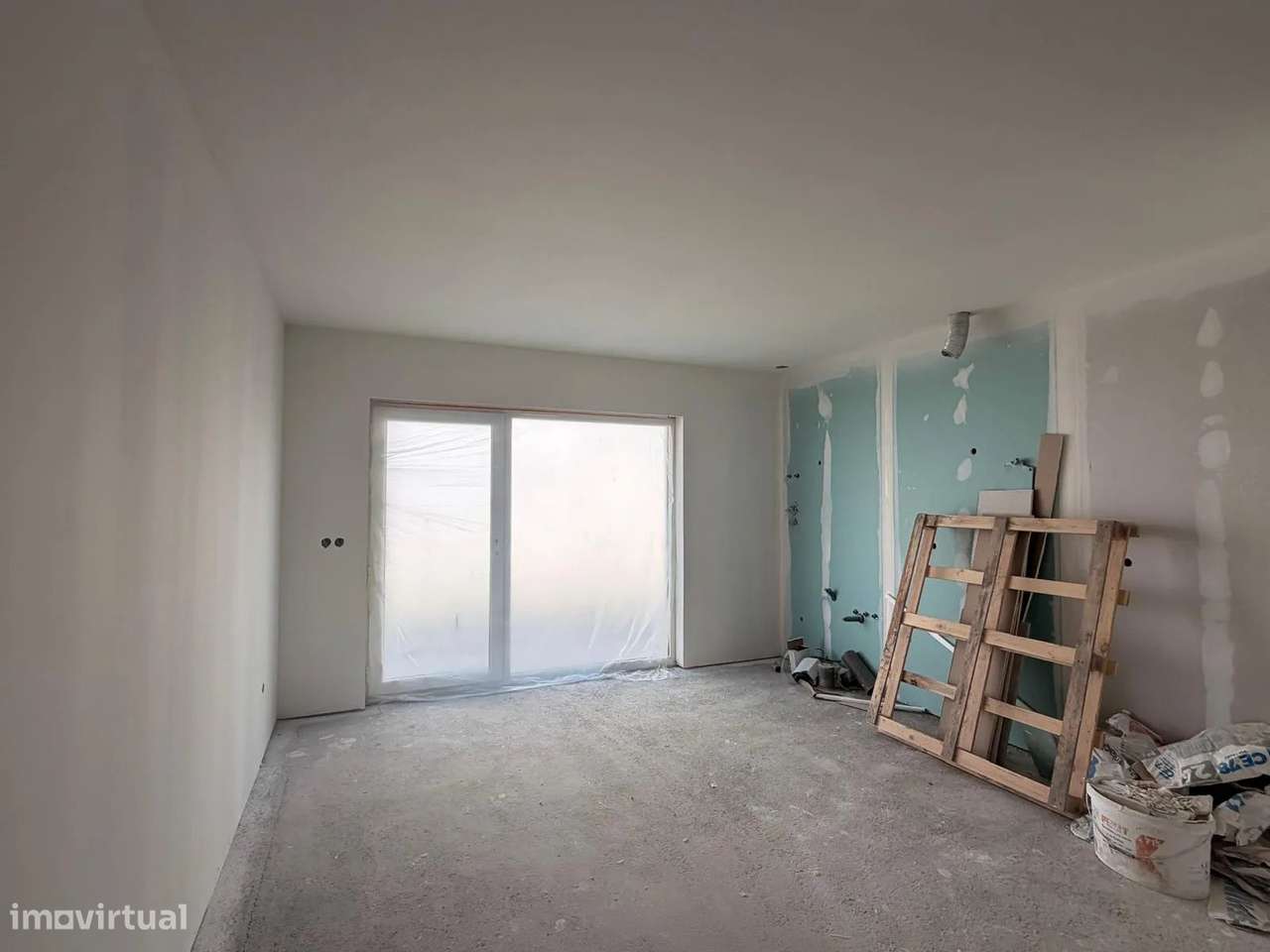 Moradia T3 de Arquitetura Moderna com Jardim e Garagem de 85 m² – Arco-6