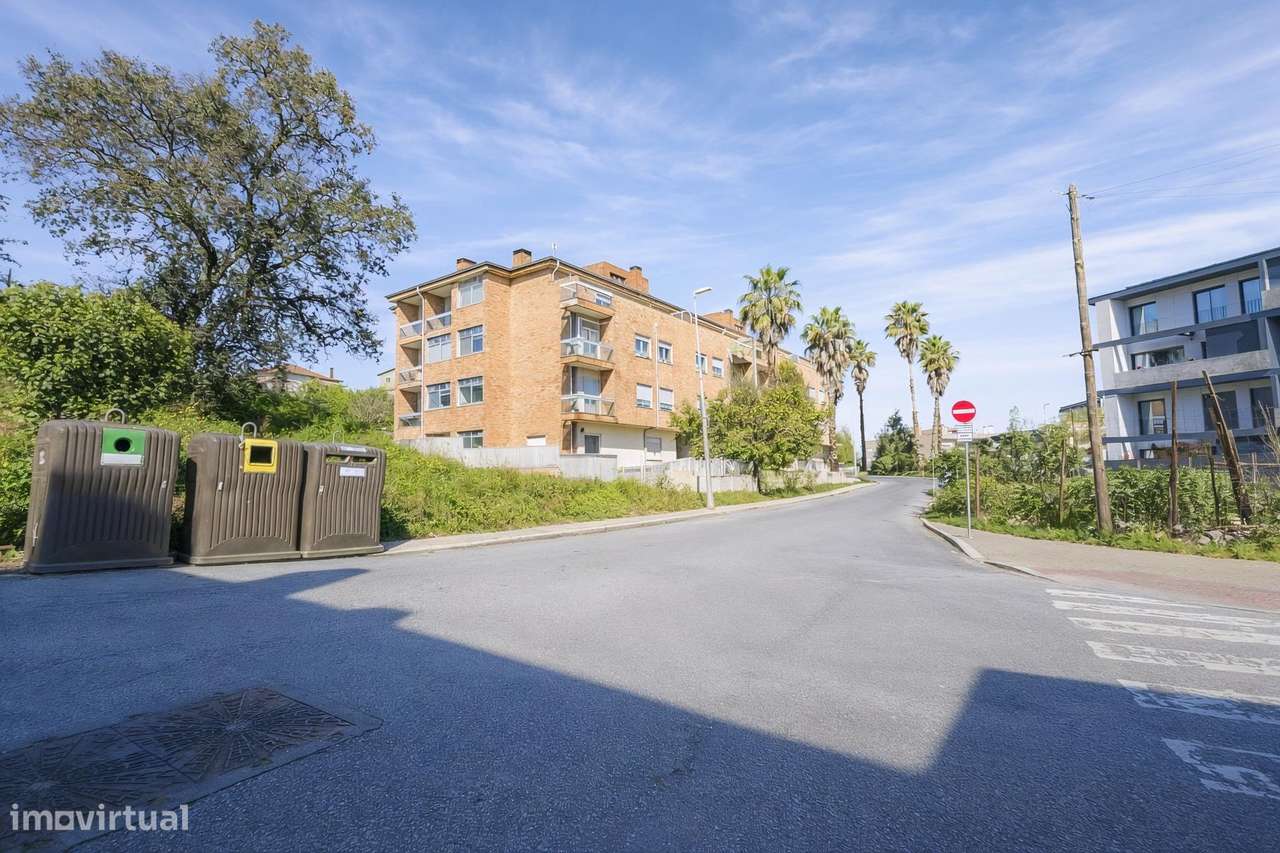 Apartamento T2 RENOVADO com Varanda e Garagem Box – Ermesinde-33