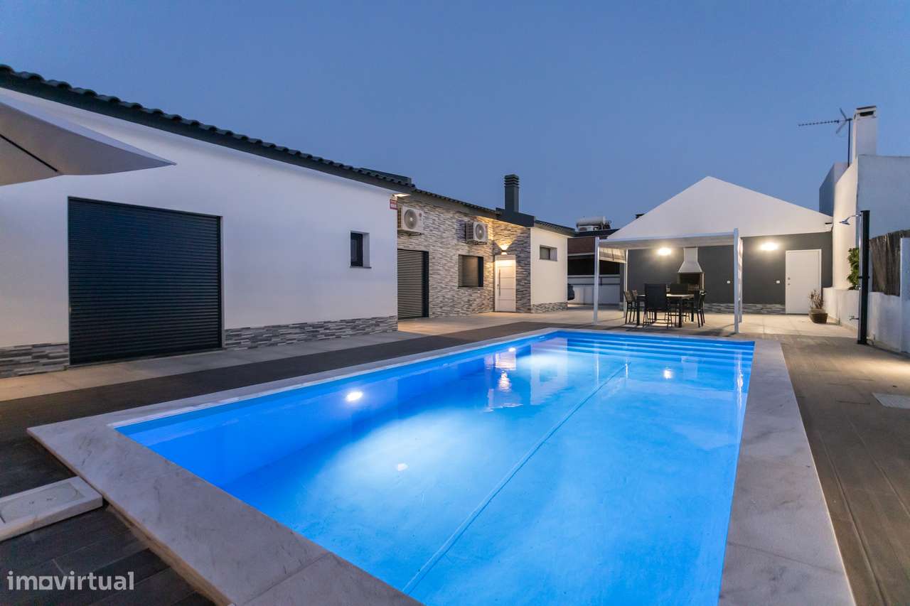 Fantástica moradia isolada T4 em Fernão Ferro-24