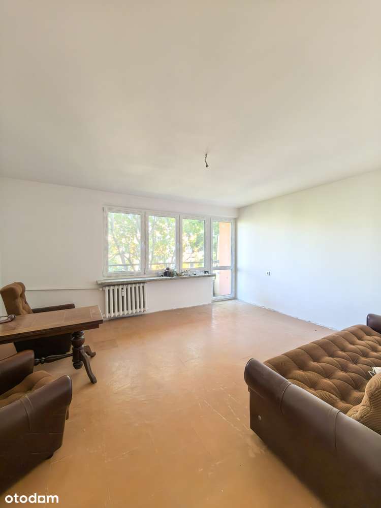 Trzypokojowe mieszkanie przygotowane do remontu przy ul. Jakubowskiego-0