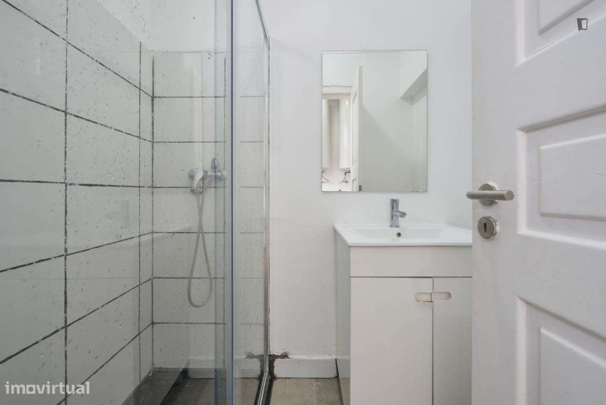 Quarto - localizado em Marquês de Pombal Lisbon - Grande imagem: 3/13