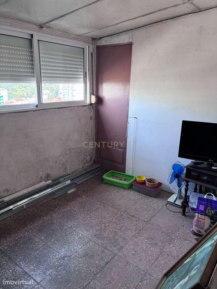 Excelente oportunidade em Queluz – T1 transformado em T2 com elevado p-17