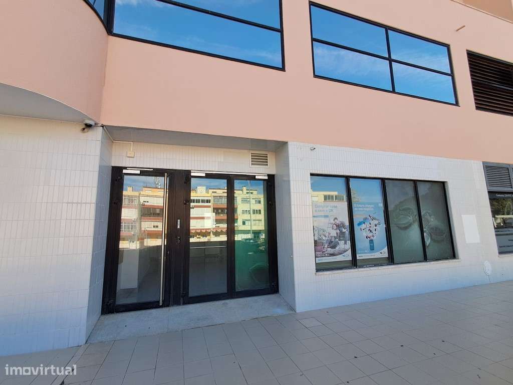 Espaço Comercial com Rentabilidade à Venda na Rua Teófilo Braga - O...-1