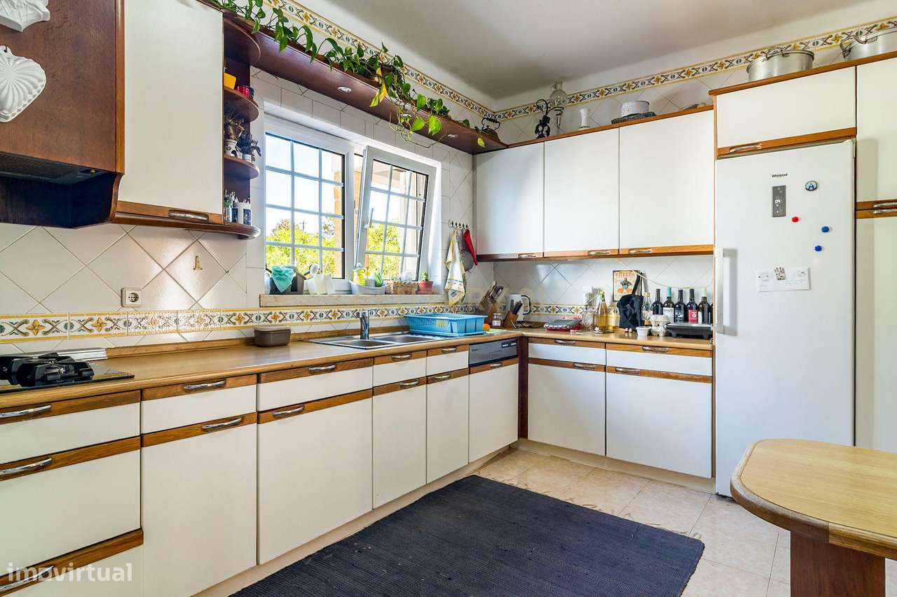 Quinta de 14000m2 com moradia T4 e piscina | Sintra-14