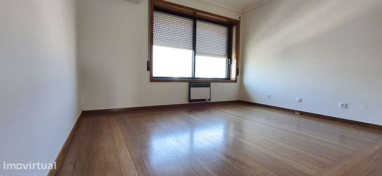 magnifico T5 duplex remodelado na Rua Miguel Torga , Penedo da Saudade-13