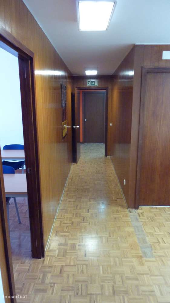 Escritório à venda na Avenida Fontes Pereira de Melo, 35-33