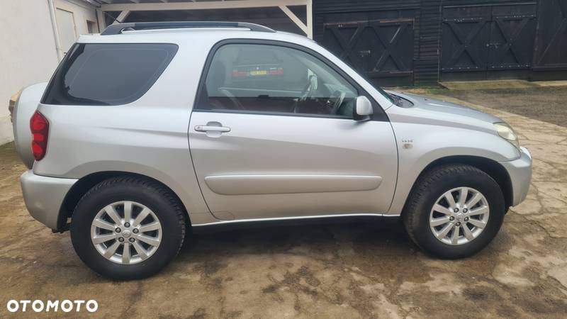 Toyota RAV4 1.8 VVT-i 4x2 - 5