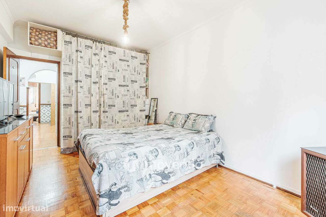 Apartamento T2 com arrecadação, em Agualva-24