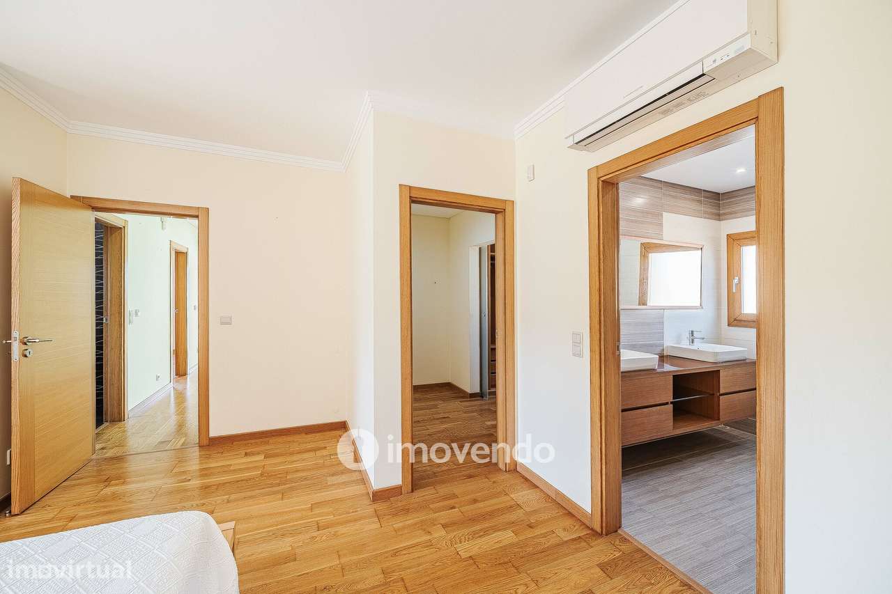 Moradia T4, com condomínio com piscina, em Almargem do Bispo-51