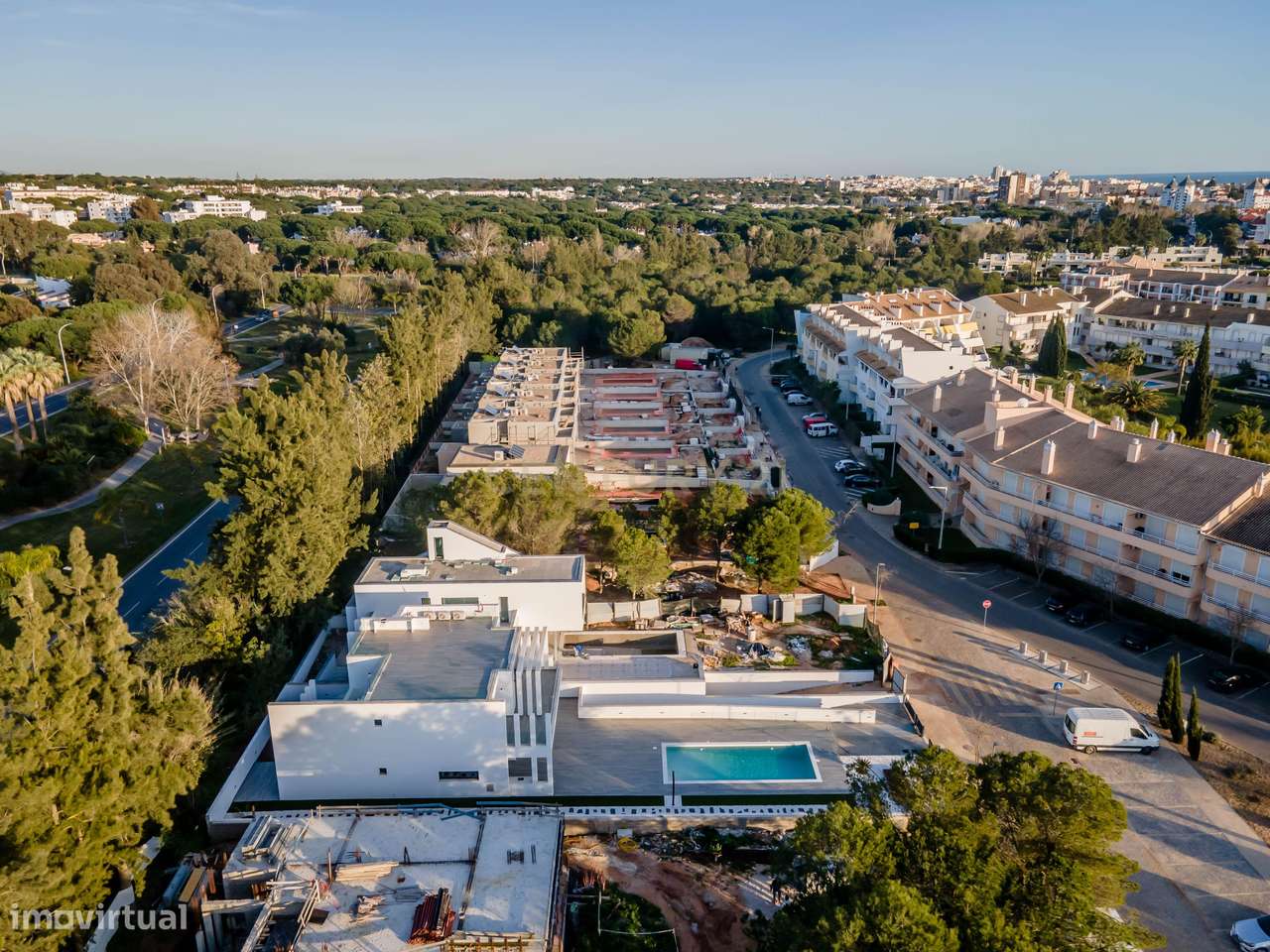 Moradia  V3+1 com Piscina , em Vilamoura, perto da Marina, campos de - Grande imagem: 4/58