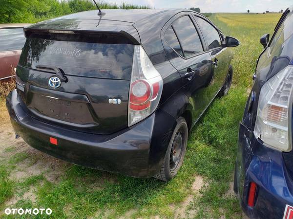 Toyota Prius C AQUA osłona pasa tylnego - 5