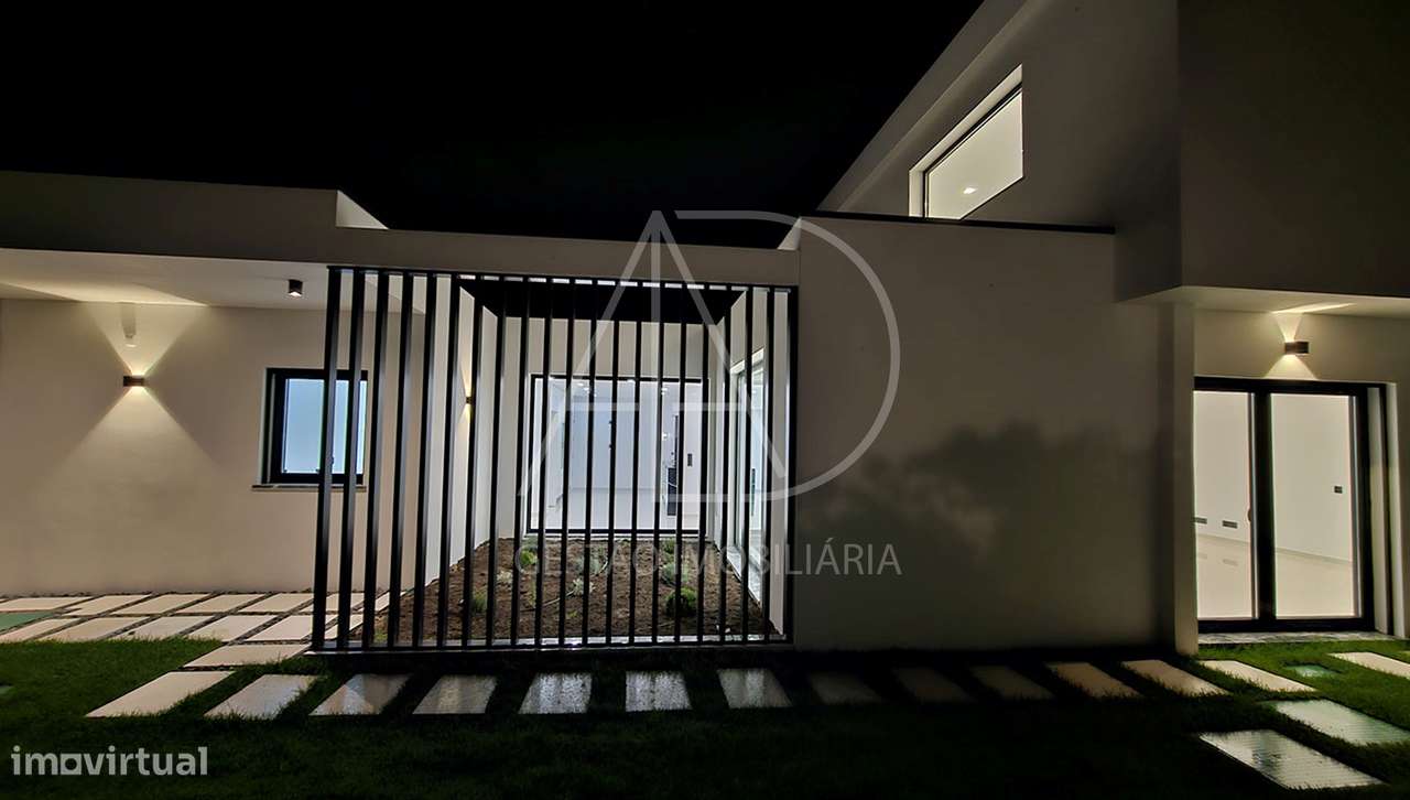 Moradia, 367 m², Corroios-31