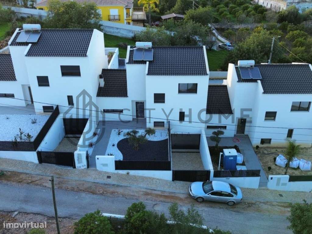 Moradia T3 em banda com Piscina e Garagem - Grande imagem: 5/34