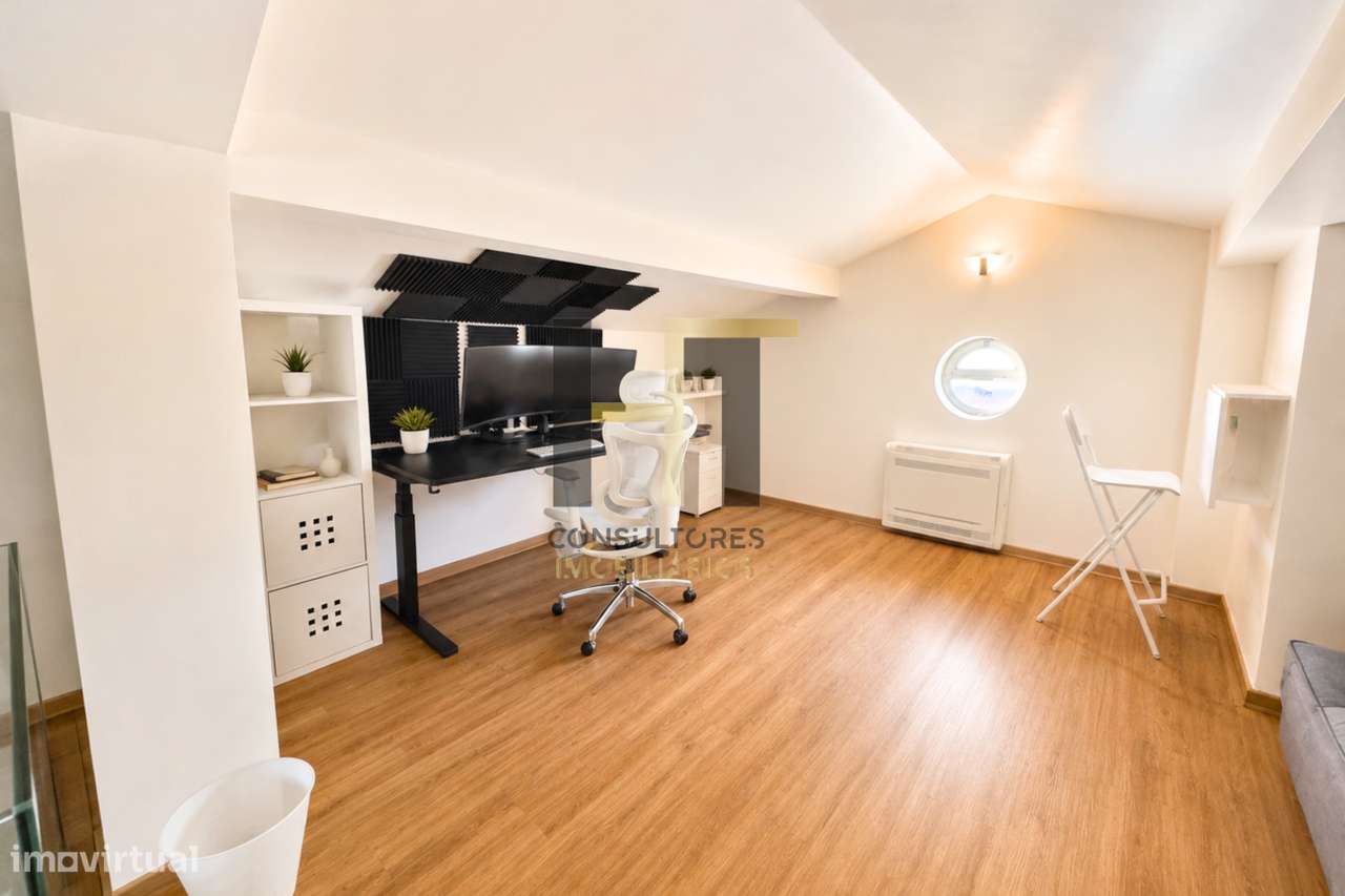 Moradia T3 | 4 Frentes | Piscina, Suite c/ Closet, Garagem 3 Carros |-26