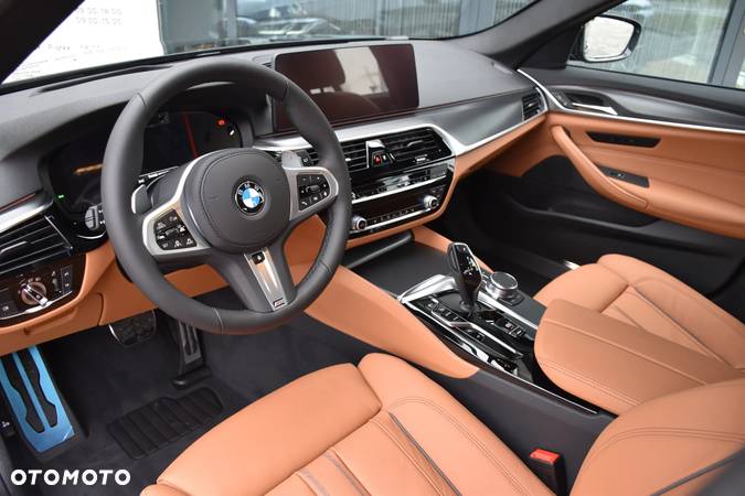 BMW Seria 5 530i xDrive mHEV - 10