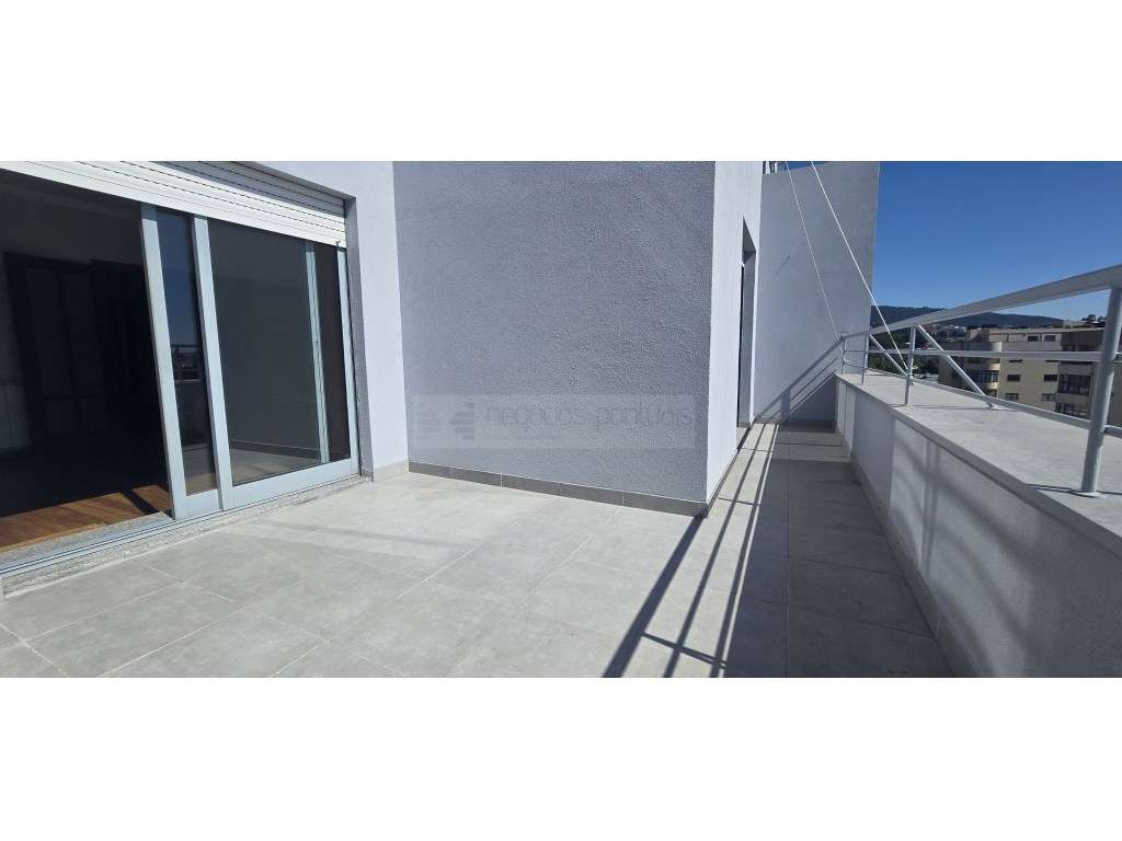 Excelente apartamento T5 Duplex-13