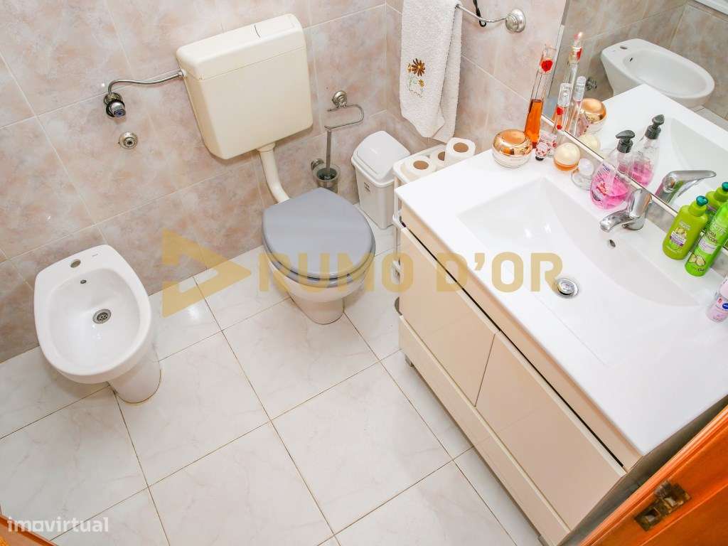 Apartamento T2 em excelente estado de conservação a 2 minutos da A1-19