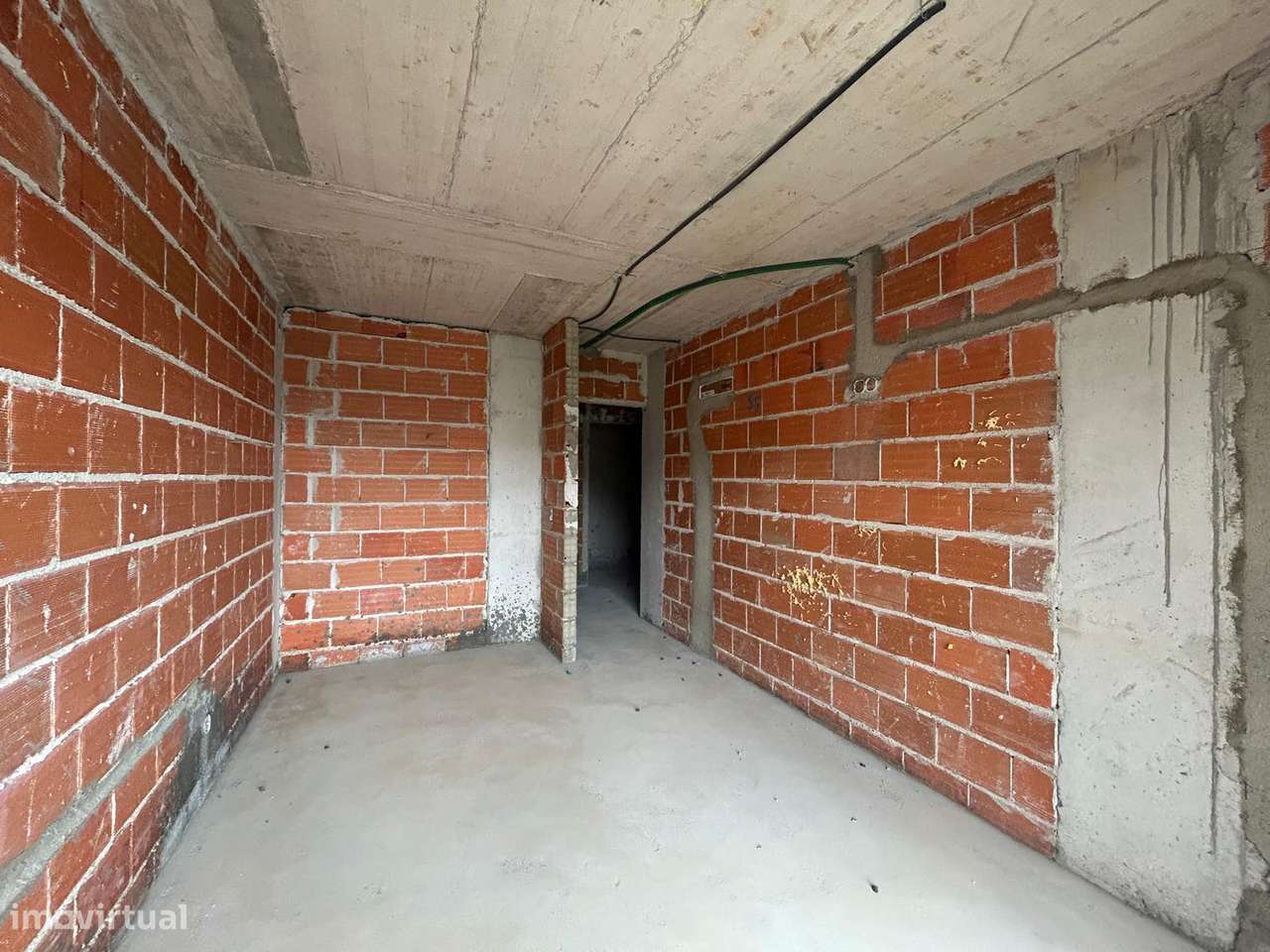 T3 Novo com varanda, terraço, garagem e ar condicionado-3