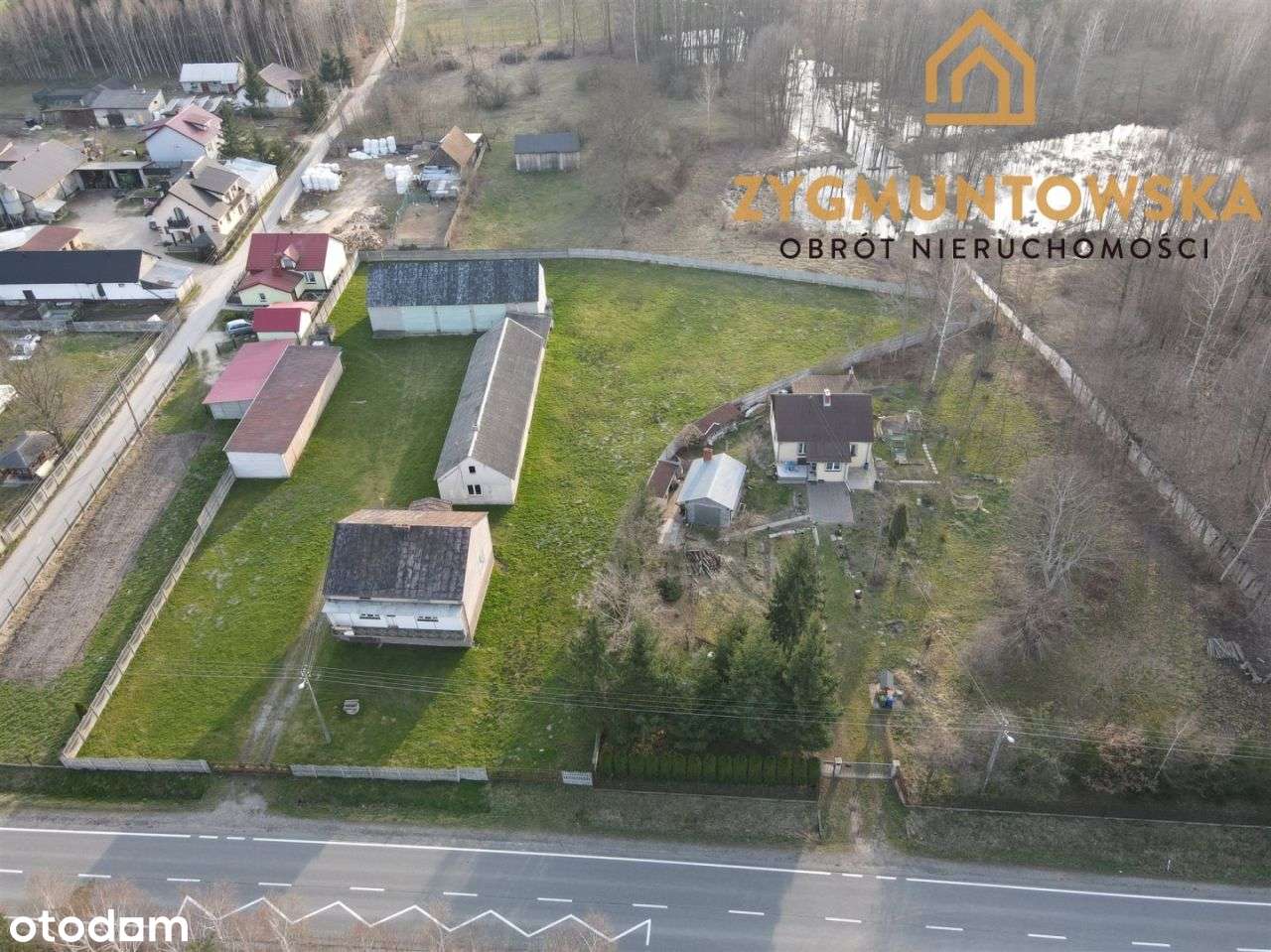 Dom z budynkami gospodarczymi i szeroką działką-6