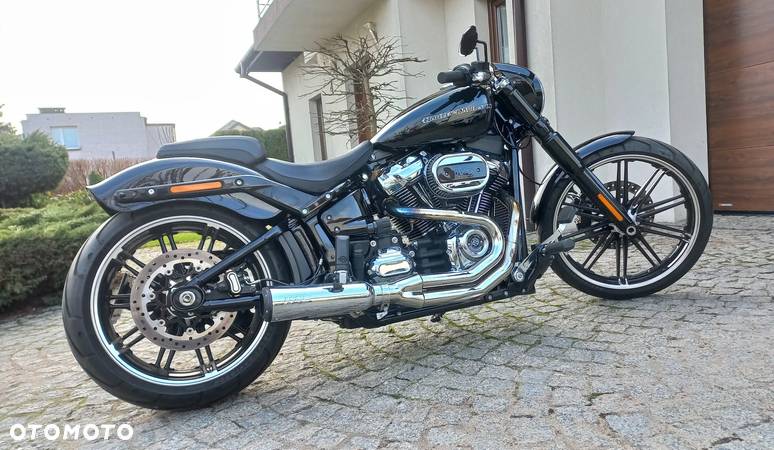 Harley-Davidson Softail Breakout - 32