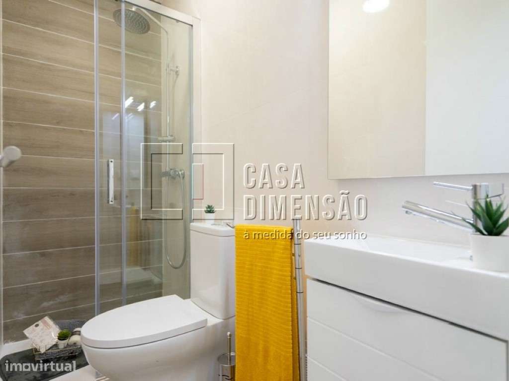 Apartamento de tipologia T3 com varandas em Benfica!!-14