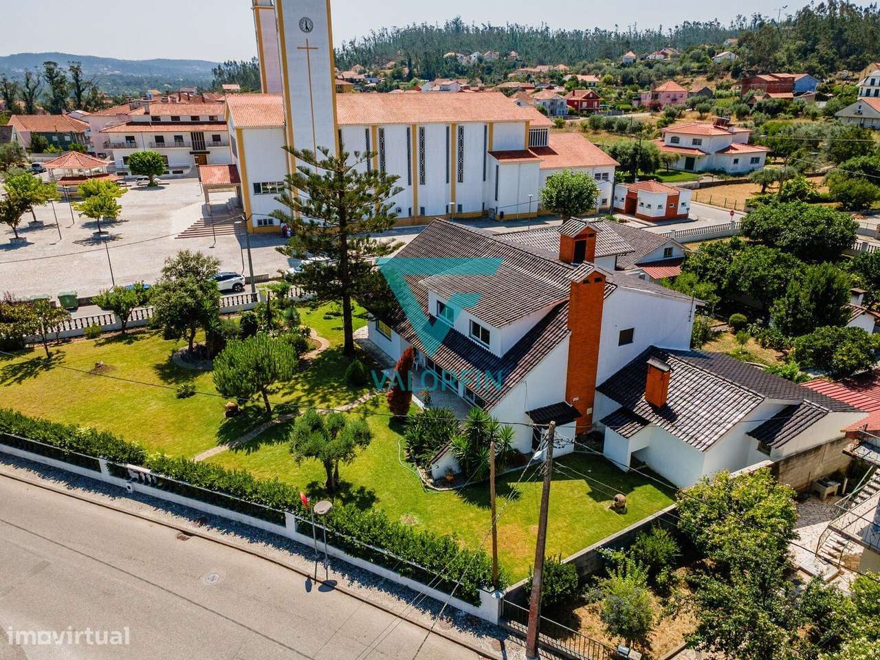 MORADIA T9 com 2.500m² de Terreno no Centro de Vermoil | Pombal-6