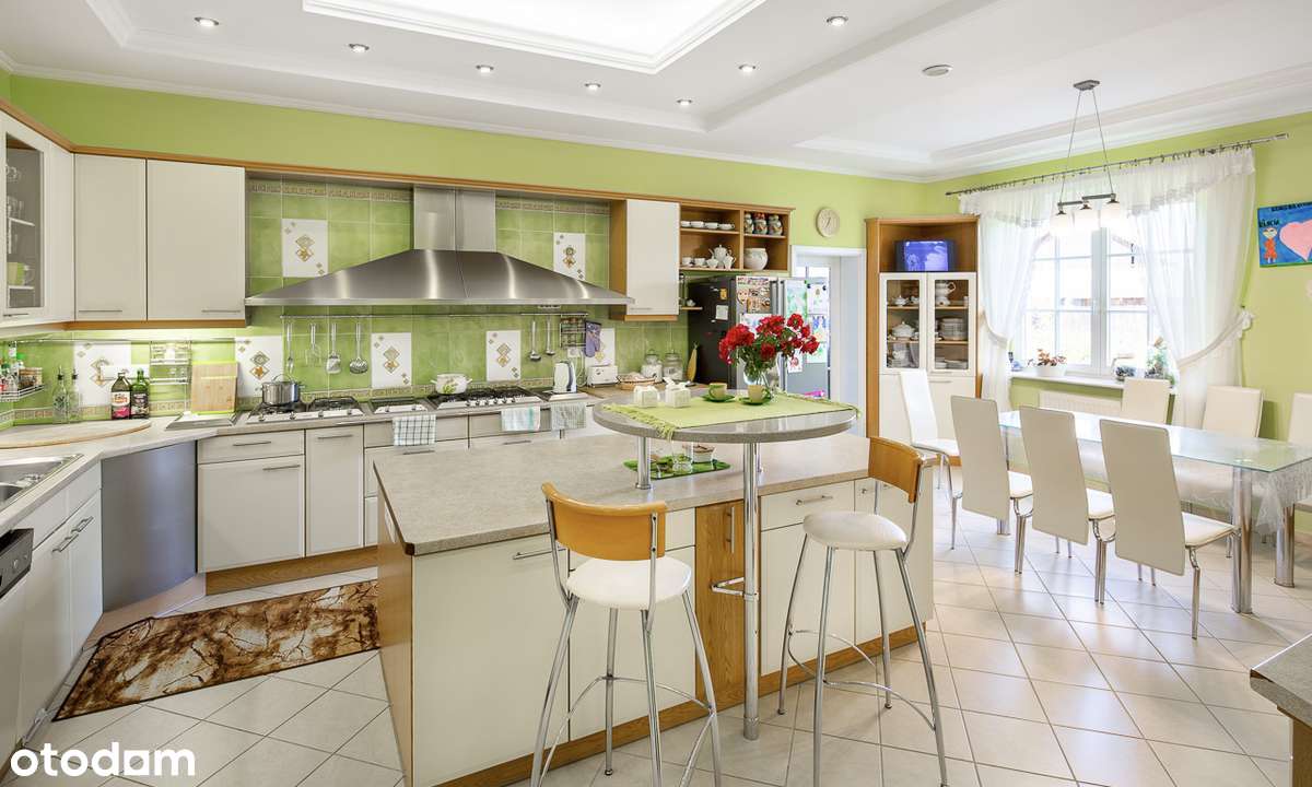 Dworek | Strefa SPA z basenem i kortem | 2,94 ha-11