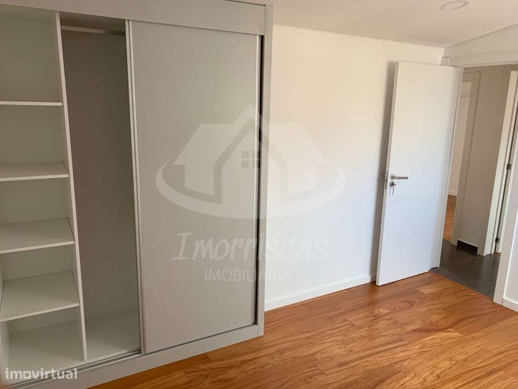 Apartamento T3 duplex totalmente remodelado, São Vicente Fora, Lisboa - Grande imagem: 2/14